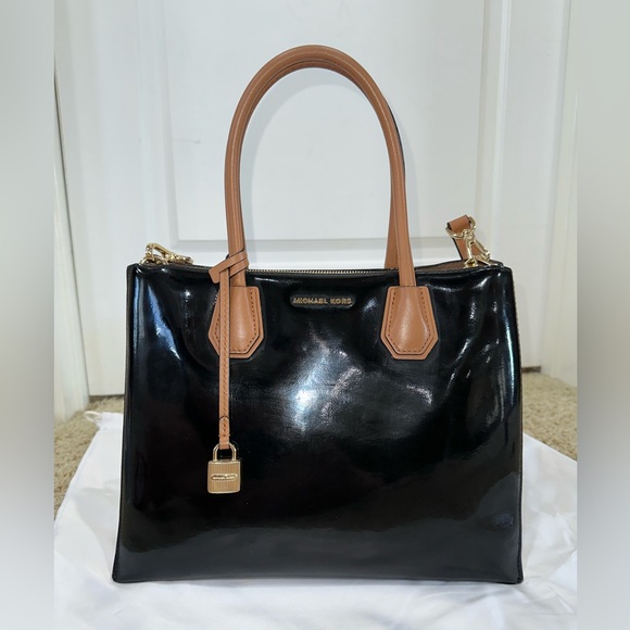 Michael Kors Medium Mercer Messenger Patent Leather Purse - Picture 4 of 16